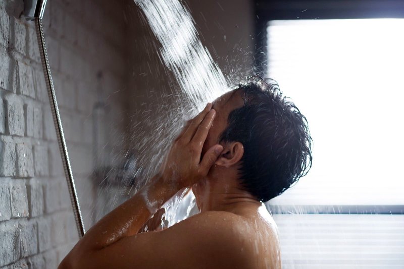 🚿 Stresi Azaltmanın Basit Yolu: Duş Almanın Ruh Halimize Etkisi